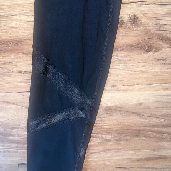 Zyia Active Lightweight Black Leggings with Lace Peekaboos Size 8-10 - Picture 3 of 10